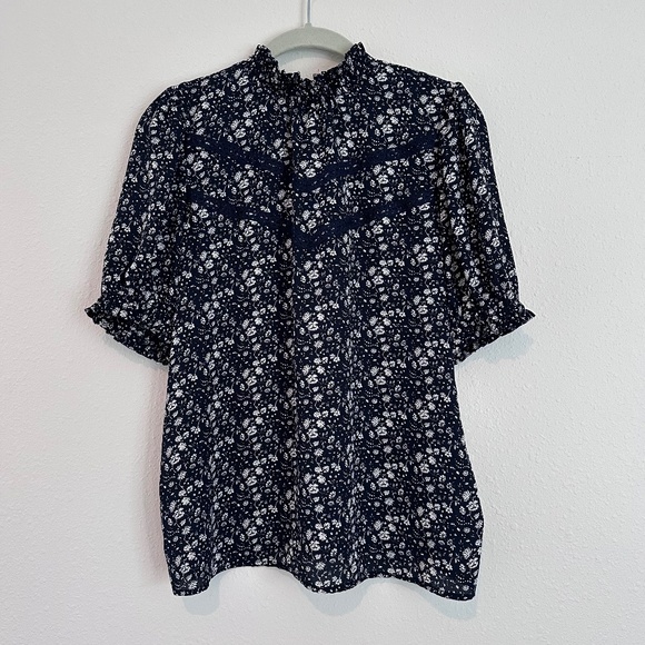 Ann Taylor LOFT Floral Puff Sleeve, Size Medium - Picture 1 of 9